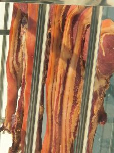 腌腊肉用什么盆装最好_陶玻不锈钢更安全，塑料慎用