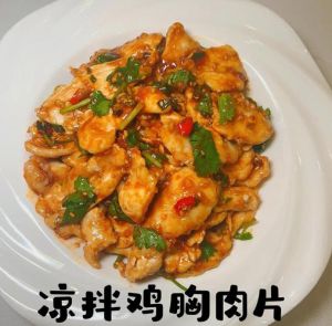 鸡脯肉怎样做嫩滑不柴_蒜香鸡胸肉做法，火快腌嫩不柴