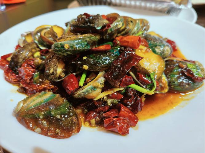 鲍鱼爆炒的常见搭配_小鲍鱼爆炒配菜多，口感丰富真美味！