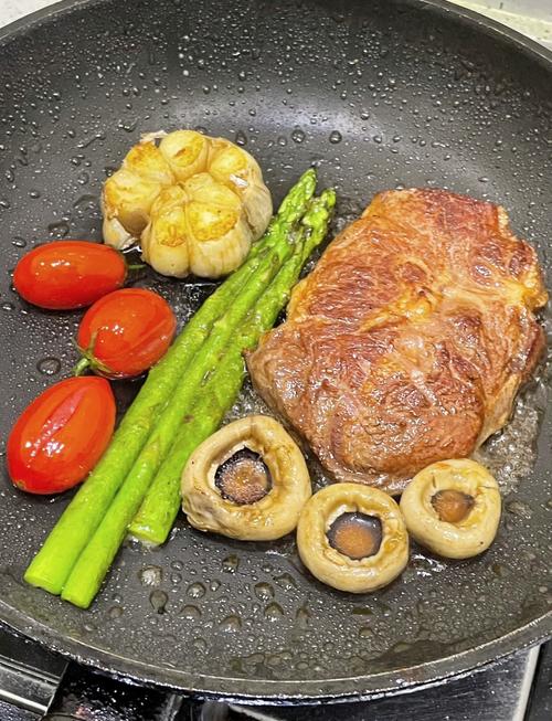 自己煎牛排用什么肉_煎牛排选对部位，外焦里嫩这样做！