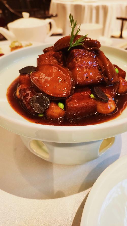 红烧鲍鱼用什么配菜_红烧鲍鱼配菜选择与烹饪技巧