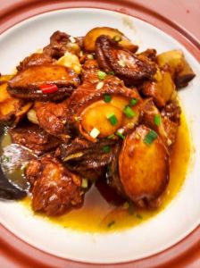 鲍鱼能和猪排-起炖吗_鲍鱼猪排同炖，鲜美营养，学学做汤小技巧！