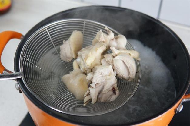 猪肉焯水几分钟合适_冷水慢火焯五花肉，去腥嫩滑营养好