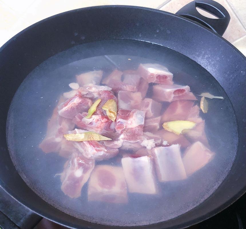 炖排骨必须焯水吗_排骨清洗妙招，去腥不柴好做法