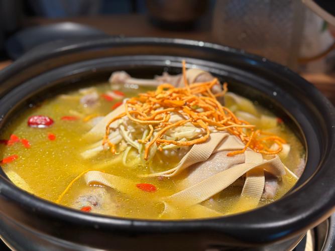 老鸭和排骨一起炖汤可以吗_美味滋补，注意火候和调味