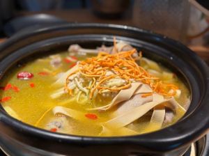 老鸭和排骨一起炖汤可以吗_美味滋补，注意火候和调味