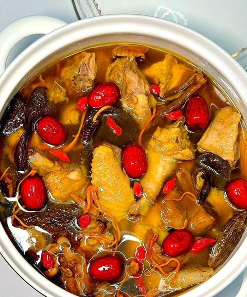 老母鸡怎么炖才嫩不柴_鲜嫩不柴老母鸡汤，选对慢炖有妙招