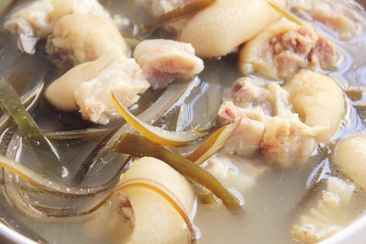 炖猪蹄海带什么时候下_炖猪蹄加海带，口感营养双丰收！