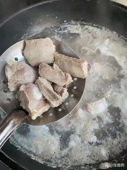 炖猪排要焯水吗_焯水去腥炖猪排,肉质鲜美好方法 炖猪排要焯水吗_焯水去腥炖猪排,肉质鲜美好方法