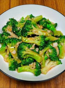 家常西兰花的做法_西兰花这样炒又香又营养