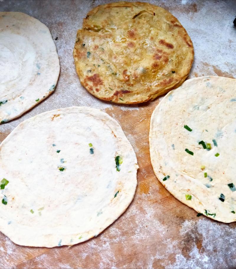 葱油饼10种做法大全_葱油饼做法多，快懒简单任你选！