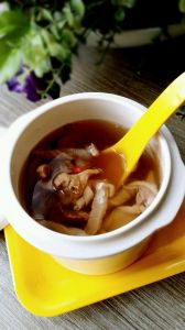 墨鱼猪肚汤的做法_家常滋补汤，暖身又养胃