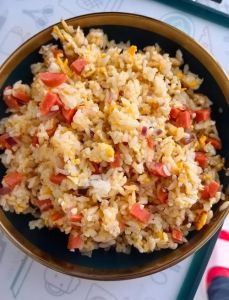 黄金火腿炒饭的做法_简单美味，剩饭不浪费！