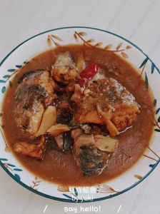 炖鲤鱼的家常做法_家常炖鲤鱼，鲜嫩美味易学！