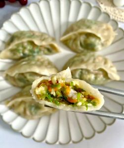 西葫芦鸡蛋馅饺子的做法_脆嫩多汁，做法简单