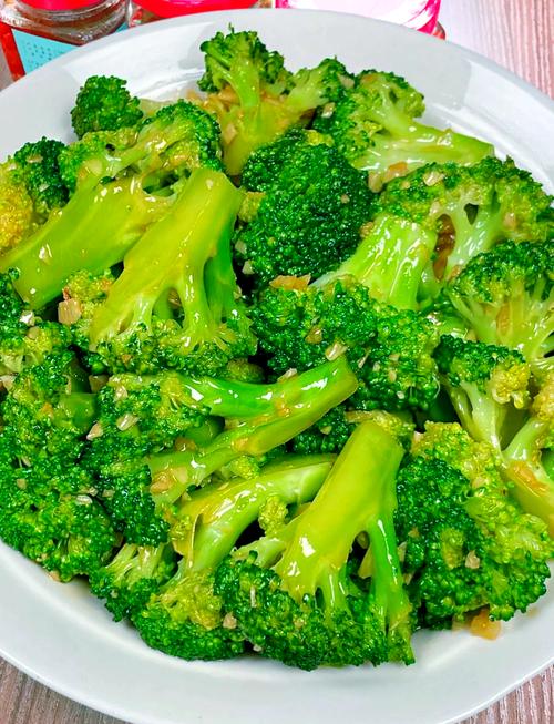 蚝油蒜蓉西兰花的做法_蚝油蒜蓉西兰花,营养美味家常菜! 蚝油蒜蓉西兰花的做法_蚝油蒜蓉西兰花,营养美味家常菜!