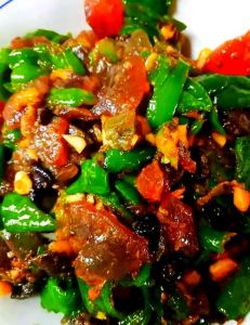 皮蛋擂尖椒的做法大全_擂钵香辣皮蛋辣椒，鲜香酥软绝了！