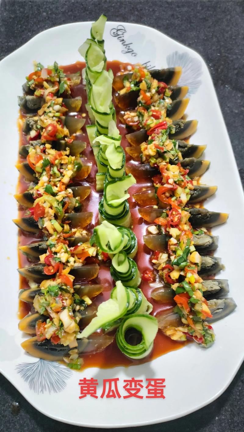 黄瓜变蛋家常做法_碱水搓洗蒸皮蛋，蒜蓉小米椒拌黄瓜，香浓带回忆