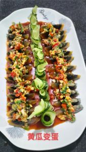 黄瓜变蛋家常做法_碱水搓洗蒸皮蛋，蒜蓉小米椒拌黄瓜，香浓带回忆