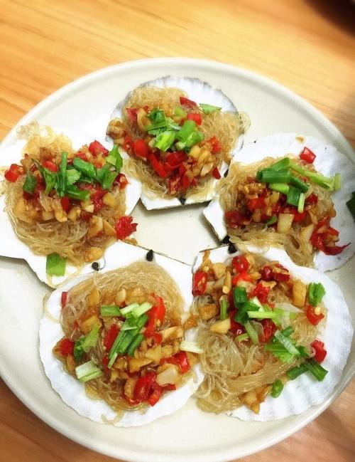 蒜蓉粉丝烤扇贝的做法_蒜蓉粉丝烤扇贝，鲜美可口