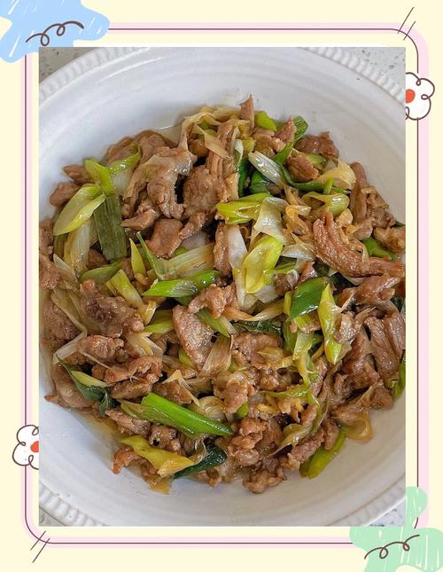 葱爆羊肉的家常做法_葱爆羊肉，选对后腿肉，切薄片上浆，猛火快炒才鲜嫩香！