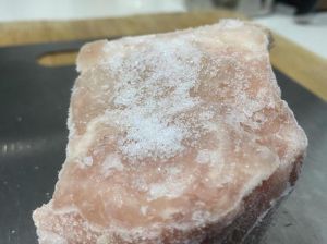 冻肉能直接焯水吗_解冻冷冻肉技巧，煮肉要延时不冷冻