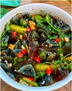 尖椒皮蛋的正确做法大全_擂辣椒皮蛋，香辣下饭，湖南人最爱！