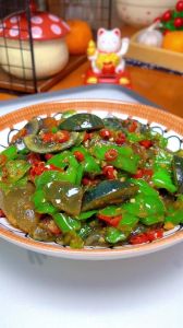 辣椒皮蛋的做法家常_辣椒皮蛋，下饭神器！