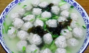 水汆丸子家常做法大全_水汆丸子，猪肉荸荠，Q弹鲜美