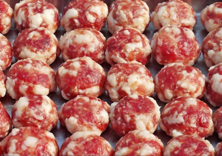 咸肉丸子的家常做法_家常美味，做法简单