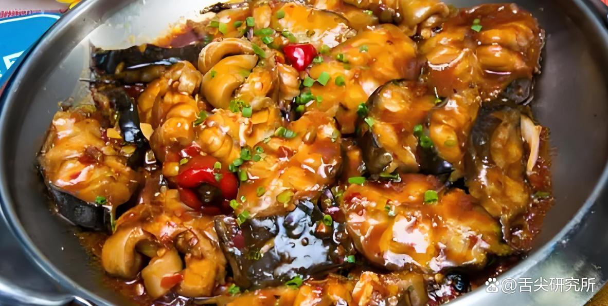 家常清炖鲶鱼的做法_家常炖鲶鱼，鲜嫩美味做法