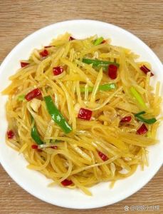 酸辣土豆丝的家常做法_爽脆秘诀
