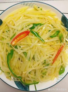 焯土豆丝的步骤_焯水土豆丝去淀粉，爽脆不软！