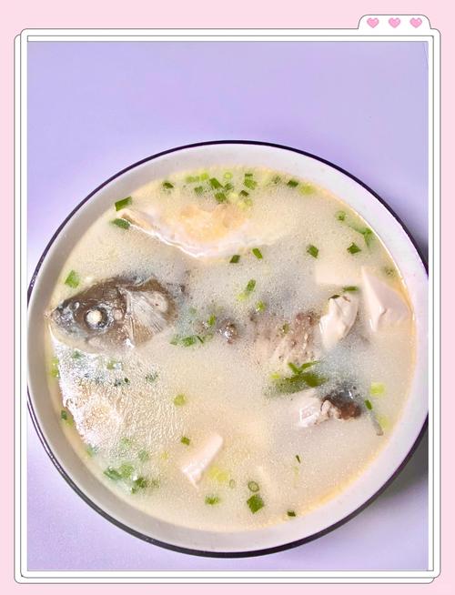 炖鲫鱼汤的家常做法_煎炸炖煮，鲜嫩营养