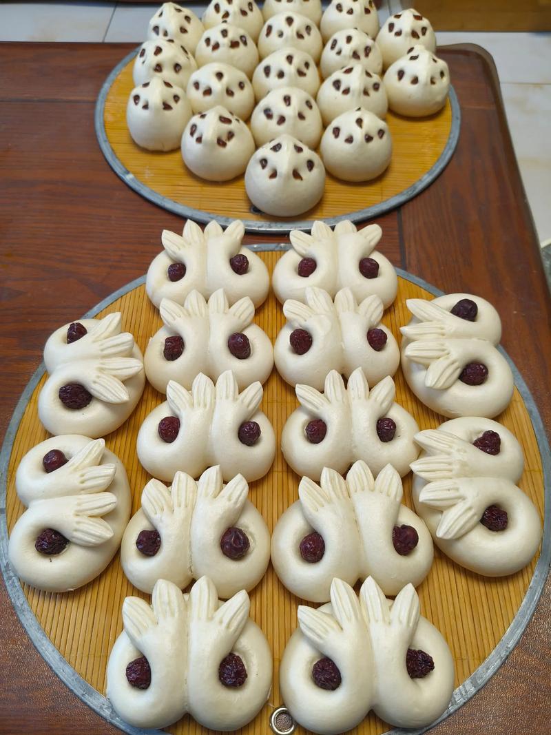 花样枣馒头的做法_花样枣馒头，简单易做，枣香软糯！