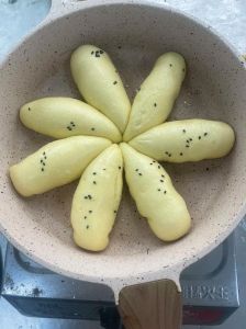 小脚卷子的做法_创意面点小脚卷，像猪蹄蒸着吃！