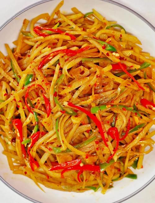 酸辣土豆丝做法_酸辣土豆丝怎么选怎么炒最脆？