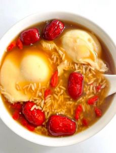 鸡蛋甜酒酿的做法_家常养生美味，暖心又滋补