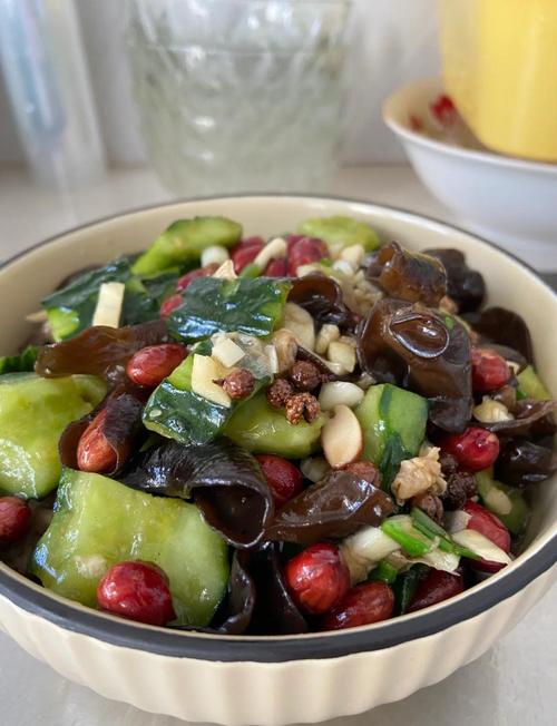 木耳黄瓜炒百合的做法_清爽家常菜，简单又美味！