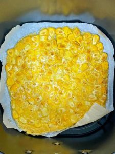 炸黄金玉米粒的做法_咸蛋黄炸玉米粒，外酥里糯，聚会必点！