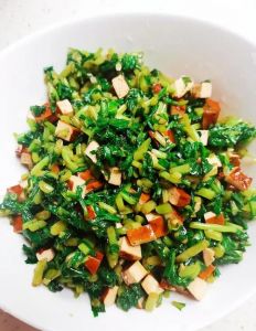 凉拌马兰头的做法_春天凉拌马兰头，清爽美味！