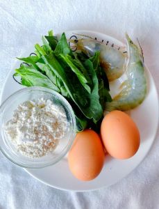 面条线虾的做法_黄金虾配湿面，鲜甜可口家常菜