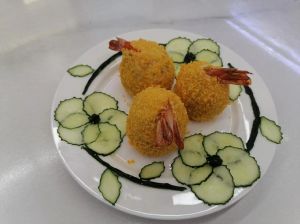 黄金炸虾的做法大全_裹粉吸干炸金黄酥脆虾