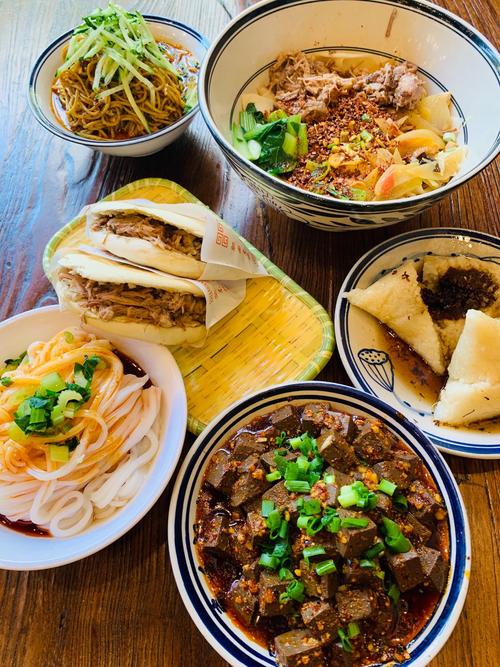 西安美食图_泡馍肉夹馍biangbiang面，地道古都风味！