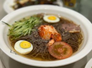 朝鲜族以什么为主食_米饭糕点八珍菜，风味独特！