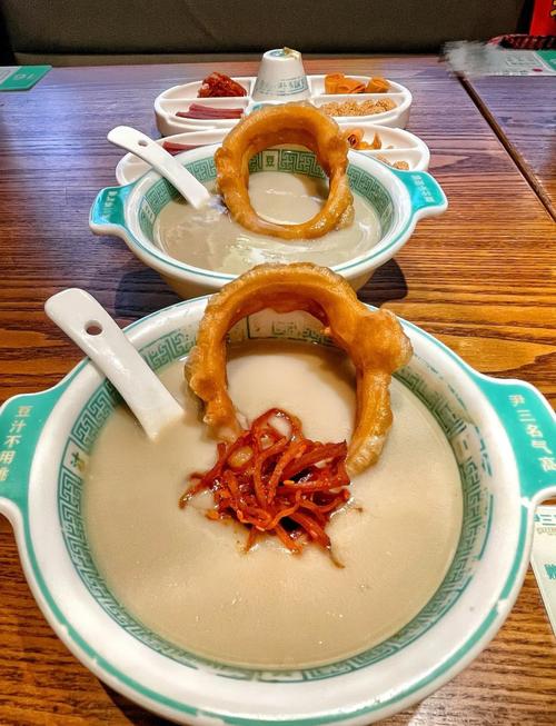 大栅栏小吃十大必吃_卤煮火烧炸酱面门钉肉饼，地道风味！