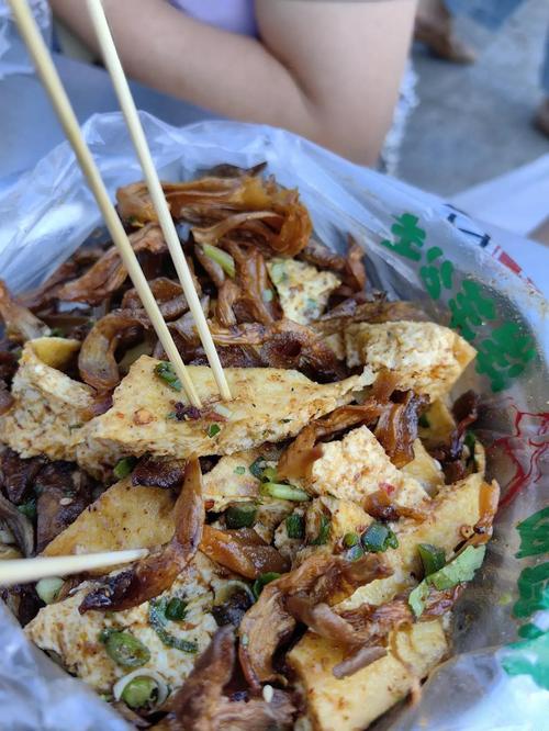 会泽古城必吃十大美食_稀豆粉羊八碗米线等特色小吃，3元老面皮，核桃无花果等特产