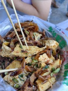 会泽古城必吃十大美食_稀豆粉羊八碗米线等特色小吃，3元老面皮，核桃无花果等特产