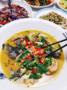 浙江衢州十大特色菜_鱼头冬白鹅红烧肉乌鸡汤，风味各异！