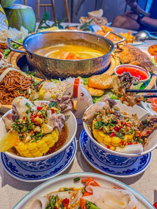 海南三亚必吃十大美食_炒冰清补凉海南粉椰子鸡等，地道风味尝鲜！